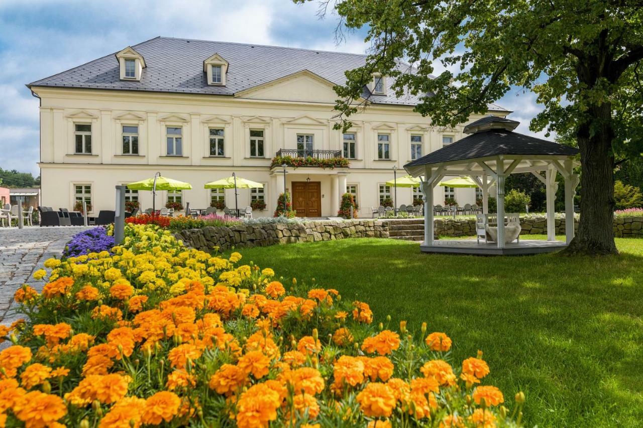 Zámeček Petrovice - free wellness 3h Hotel Petrovice u Karviné Exterior foto