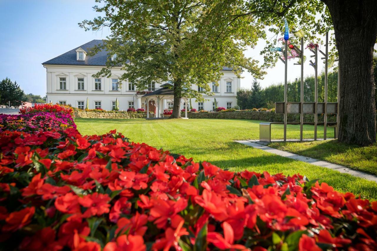 Zámeček Petrovice - free wellness 3h Hotel Petrovice u Karviné Exterior foto